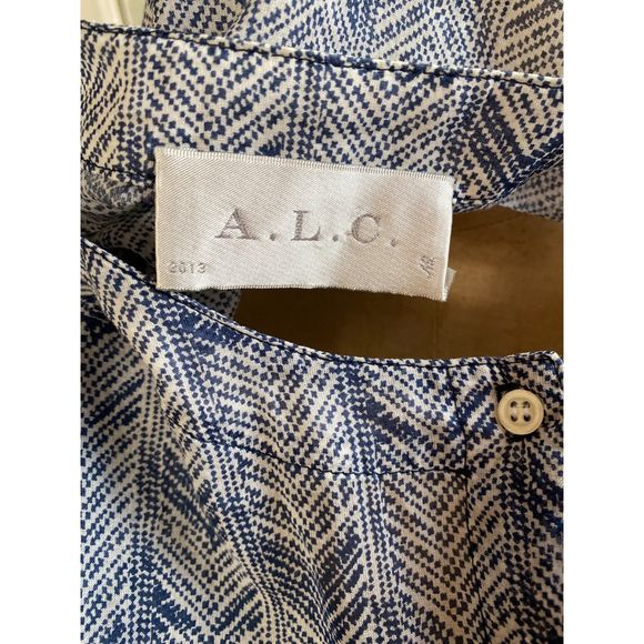 ALC Cotton Blu & White Graphic Print Button Down Long Sleeve Top SZ M  Made USA - Picture 7 of 8